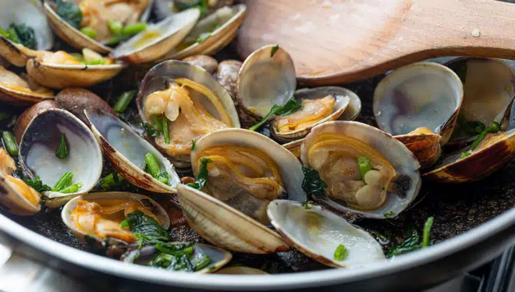 Clams in a pan