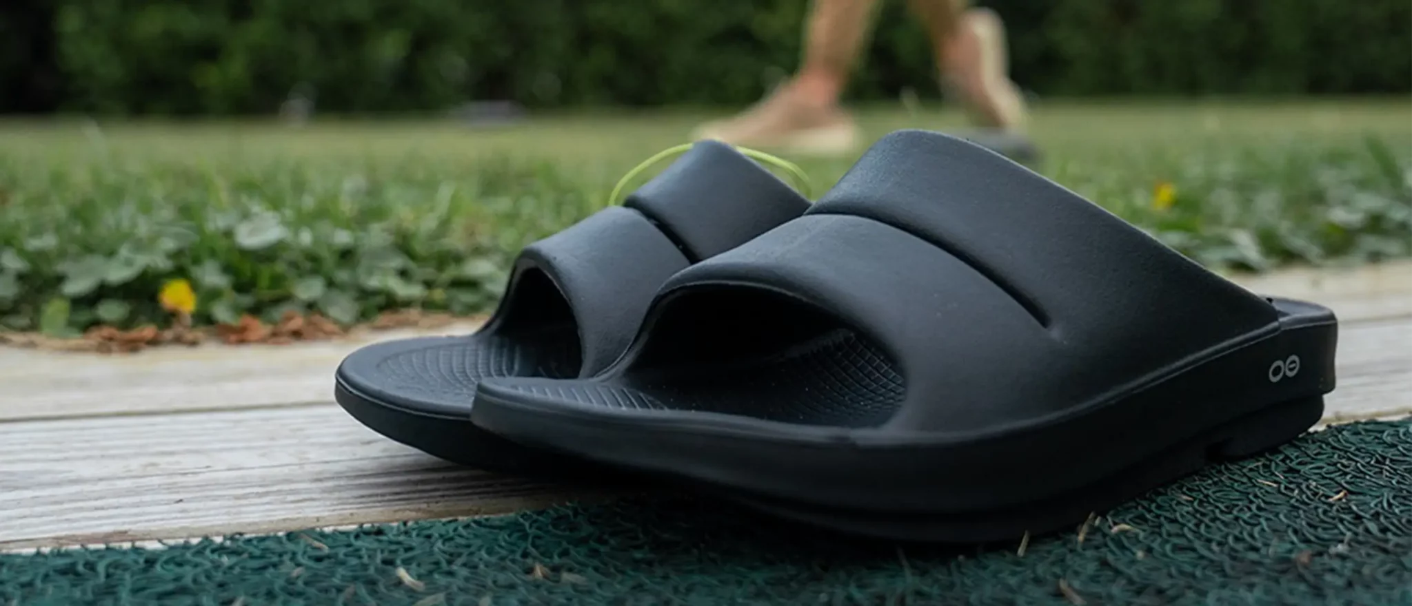 These Oofos Recovery Slides Feel Like Walking on Clouds