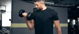man doing a bicep curl in gym