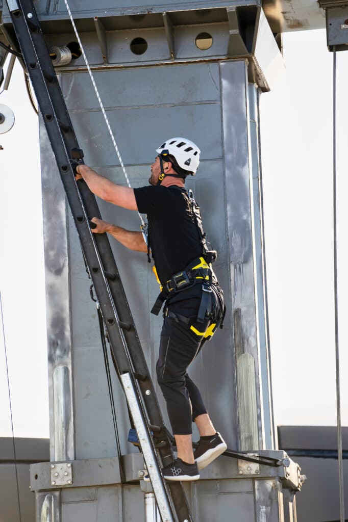 Chris Hemsworth prepares for a crane walk in Limitless