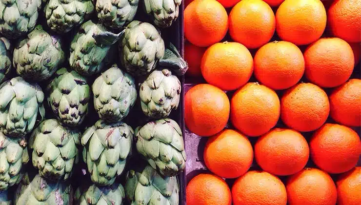 A display of oranges and artichokes