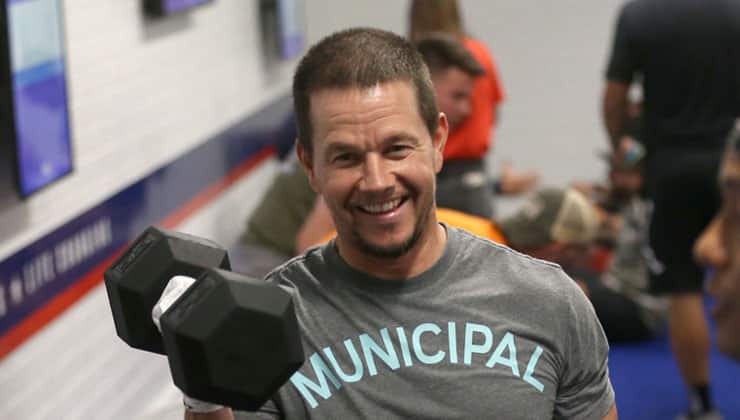 Mark Wahlberg doing bicep curl in f-45 gym