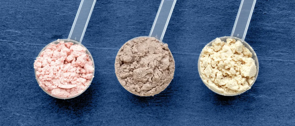 Low calorie protein powder in three different scoops