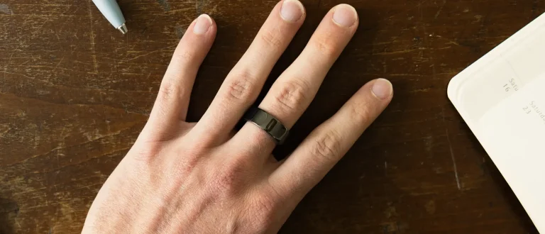 ultrahuman air ring on finger